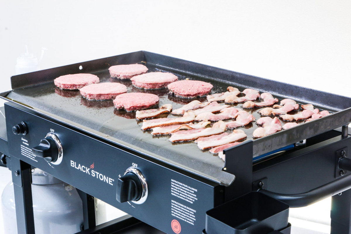 Blackstone 2Burner Flat Top Propane Gas Grill with Side Shelves